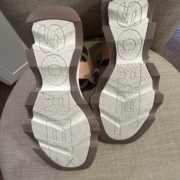 Sorel Women's Sandals in Tan and Cream - Picture 6 of 8
